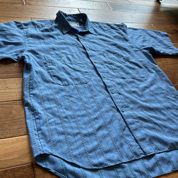 Vtg Levi’s abstract design button up short sleeve shirt - Picture 4 of 5